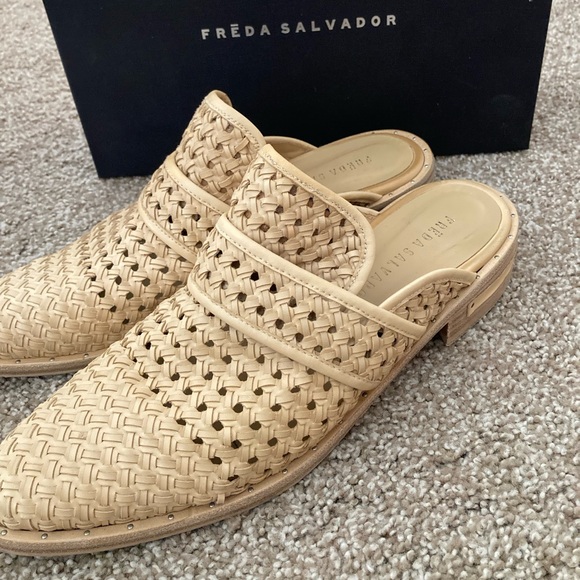 Freda Salvador Keen Tan Mules 9.5 - Picture 5 of 7